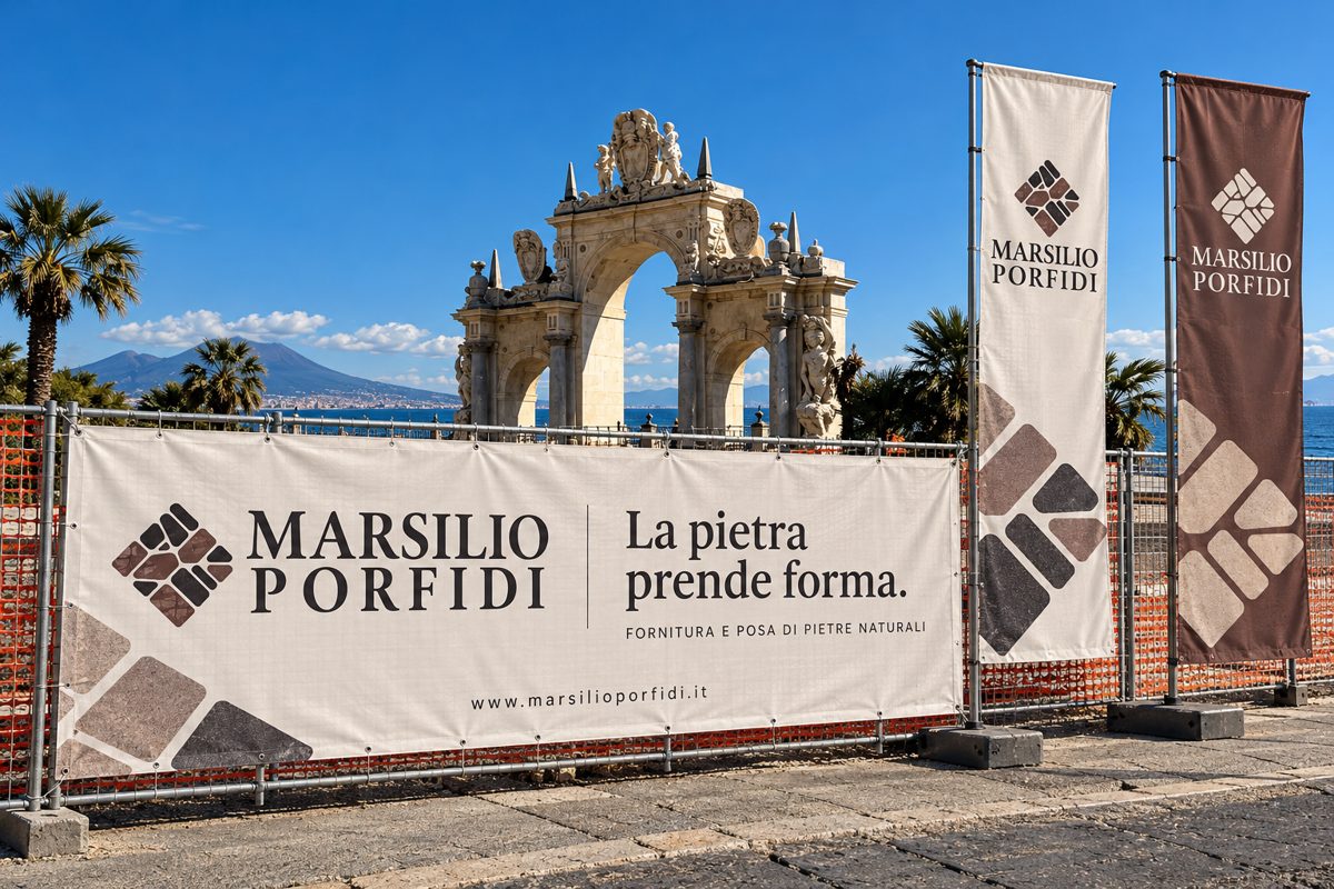 Striscione e bandiere Marsilio Porfidi davanti al lungomare